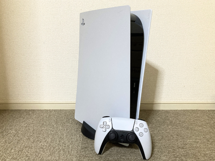 PS5とコントローラー