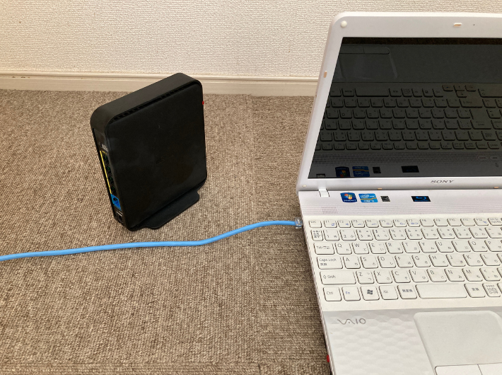 ルーターを経由せずノートPCにLANケーブルを接続